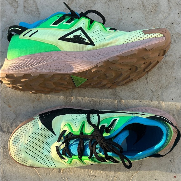 EUC Nike Pegasus Trail 2’ Barely Volt Men’s Sz 11 Sneakers in Green/Blue/Black - Picture 3 of 5